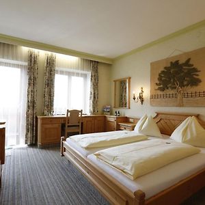 Pokój z łóżkiem king-size